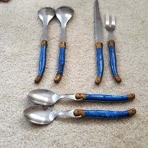 6 PCs Vintage laguiole carving set, serving set and two assorted spoons.